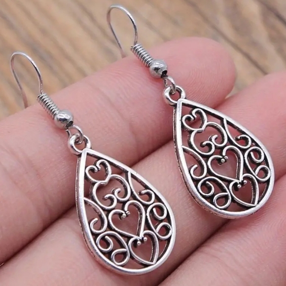 NEW Vintage Bolo Alloy Heart Filigree Drop & Dangle Earrings - Picture 2 of 7